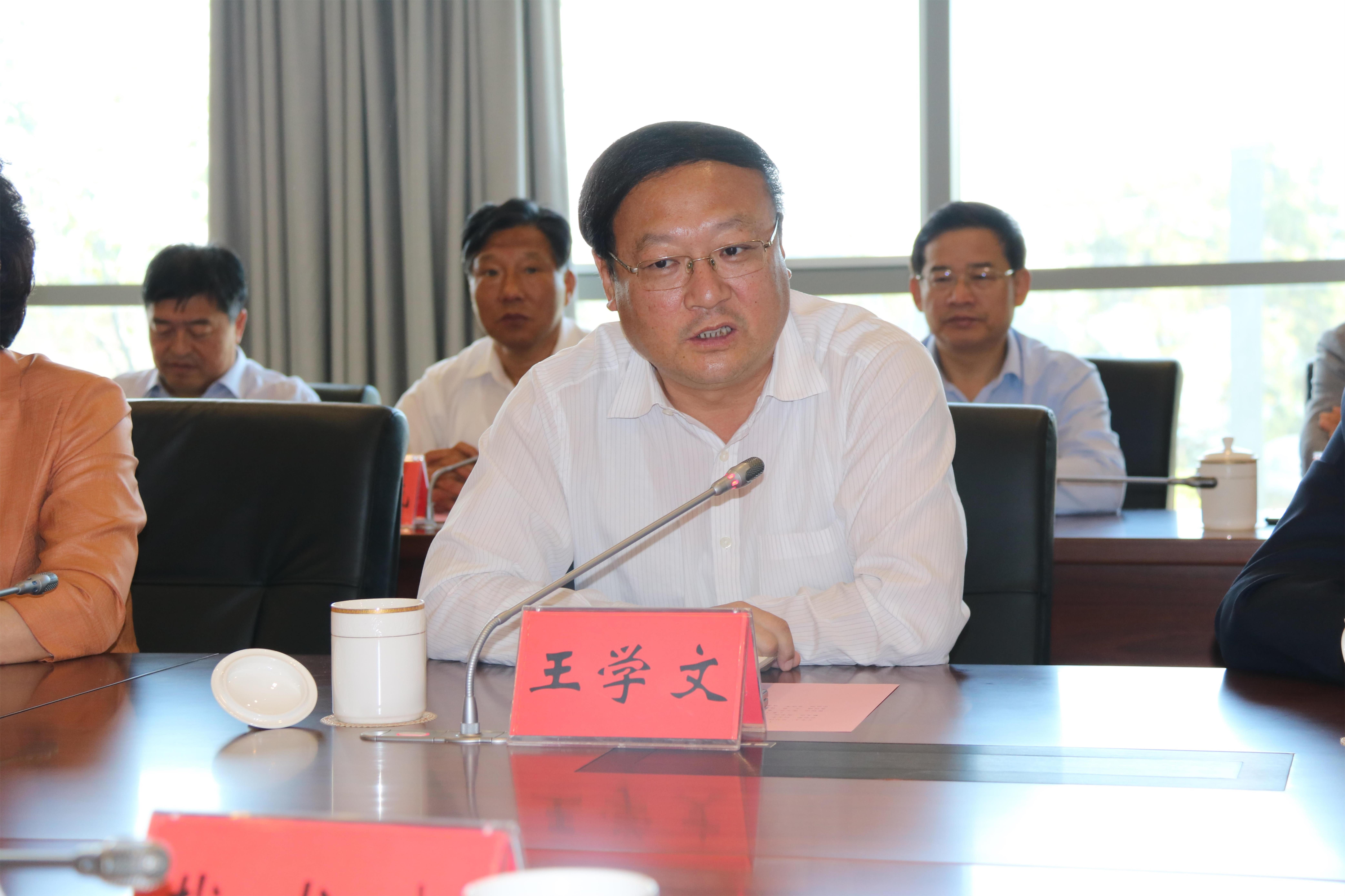 市人大常委会副主任毕礼伟,丛培卿,李文基,于东海,秘书长王炳刚参加